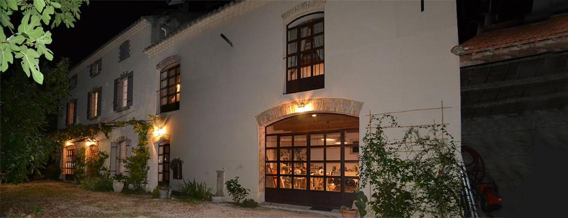 Chambres d hôtes de charme dans Mas La Souvine du 17ème, chambres climatisées Bédarrides Extérieur photo