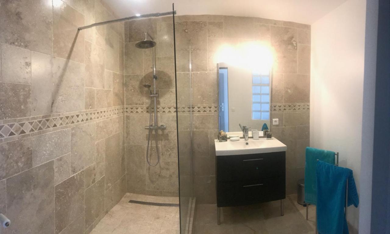 Chambres d hôtes de charme dans Mas La Souvine du 17ème, chambres climatisées Bédarrides Extérieur photo