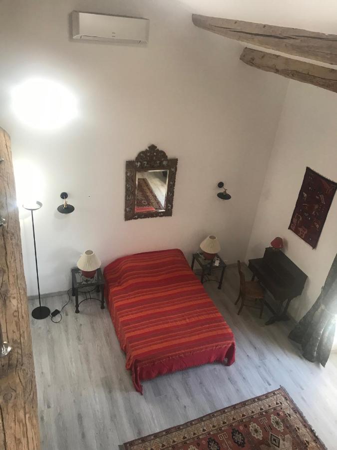 Chambres d hôtes de charme dans Mas La Souvine du 17ème, chambres climatisées Bédarrides Extérieur photo